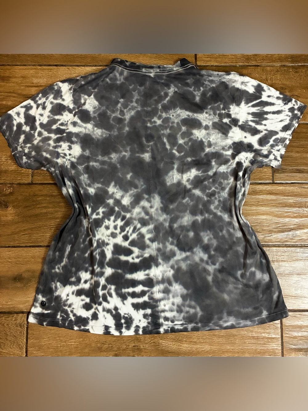 Lululemon Cates Tee in Cloud Wash Black Multi